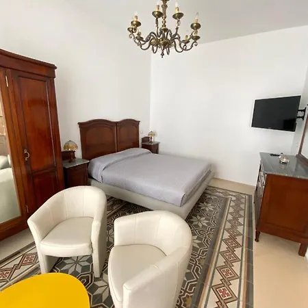 Al Corso Charming Rooms Peschici Exterior photo